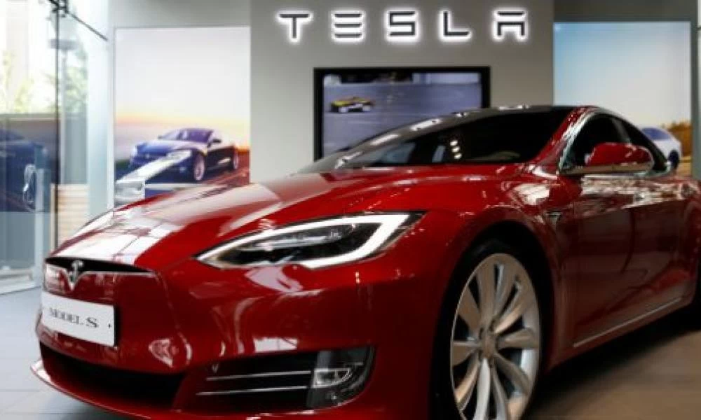 Η Tesla ήρθε στην Ελλάδα: Με πόσα το μήνα παίρνεις ένα αμάξι της